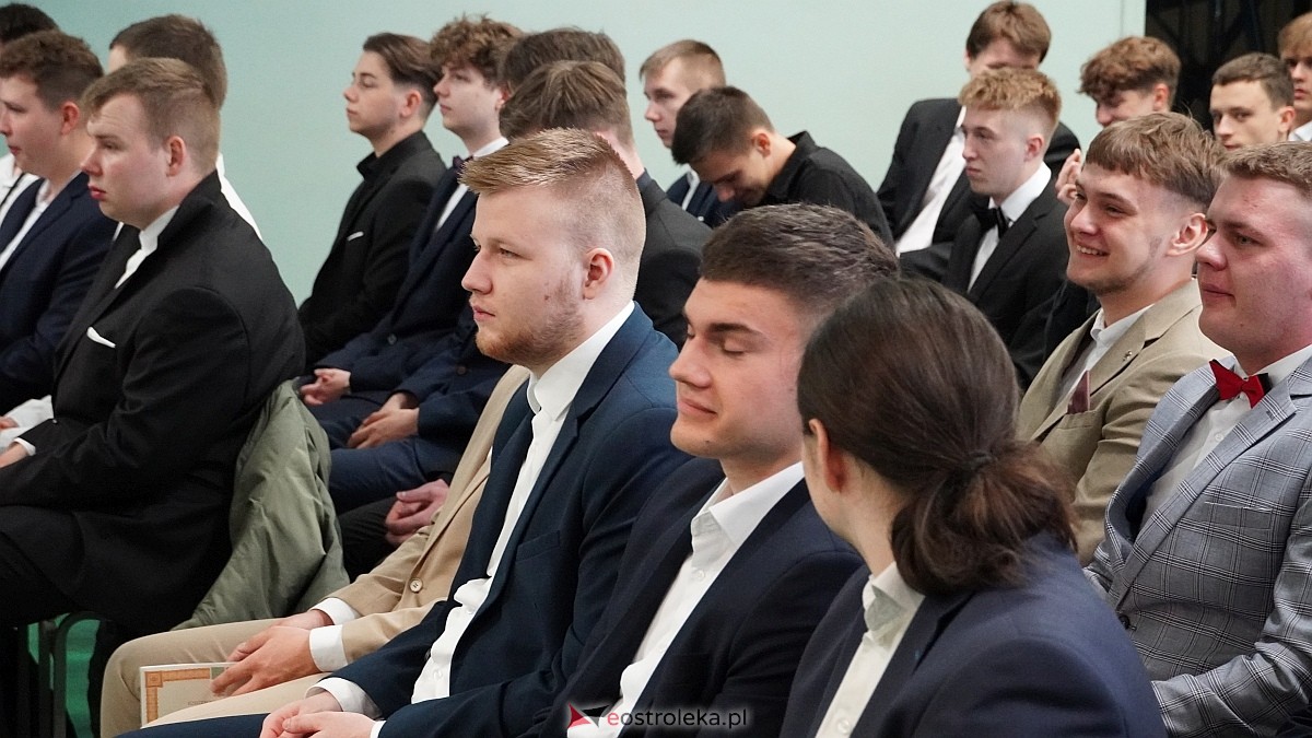 Zakończenie roku szkolnego klas maturalnych w ZSZ nr 1 w Ostrołęce [25.04.2025] - zdjęcie #21 - eOstroleka.pl
