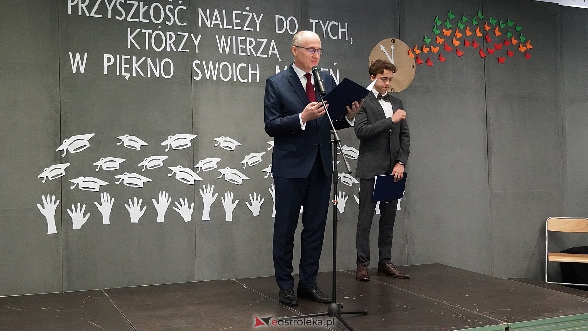 Zakończenie roku szkolnego klas maturalnych w ZSZ nr 1 w Ostrołęce [25.04.2025] - zdjęcie #20 - eOstroleka.pl