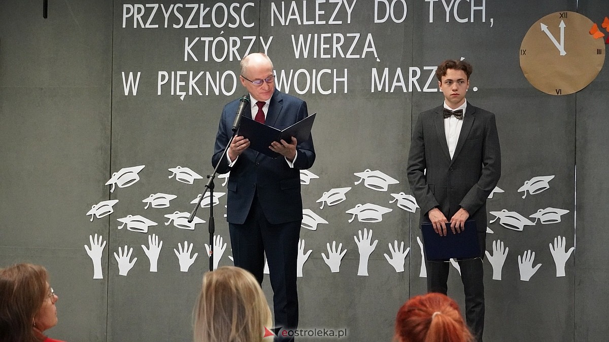Zakończenie roku szkolnego klas maturalnych w ZSZ nr 1 w Ostrołęce [25.04.2025] - zdjęcie #18 - eOstroleka.pl