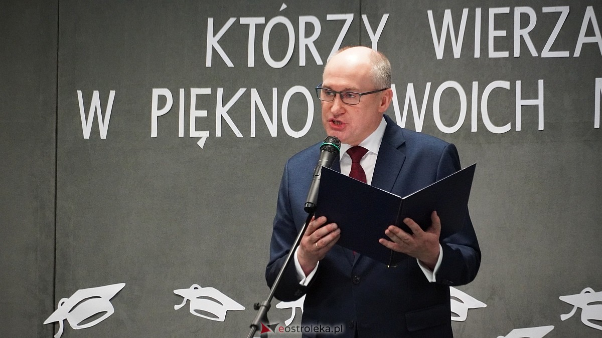Zakończenie roku szkolnego klas maturalnych w ZSZ nr 1 w Ostrołęce [25.04.2025] - zdjęcie #17 - eOstroleka.pl