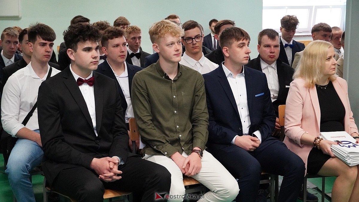 Zakończenie roku szkolnego klas maturalnych w ZSZ nr 1 w Ostrołęce [25.04.2025] - zdjęcie #14 - eOstroleka.pl