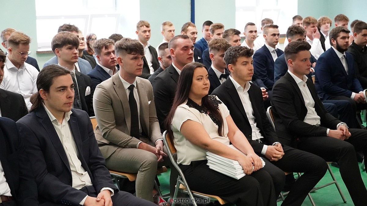 Zakończenie roku szkolnego klas maturalnych w ZSZ nr 1 w Ostrołęce [25.04.2025] - zdjęcie #12 - eOstroleka.pl