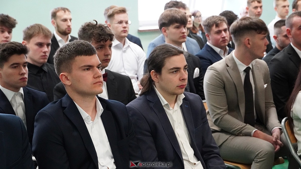 Zakończenie roku szkolnego klas maturalnych w ZSZ nr 1 w Ostrołęce [25.04.2025] - zdjęcie #11 - eOstroleka.pl