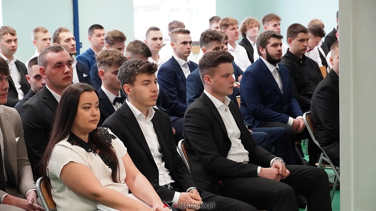 Zakończenie roku szkolnego klas maturalnych w ZSZ nr 1 w Ostrołęce [25.04.2025] - zdjęcie #10 - eOstroleka.pl