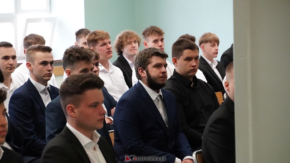 Zakończenie roku szkolnego klas maturalnych w ZSZ nr 1 w Ostrołęce [25.04.2025] - zdjęcie #9 - eOstroleka.pl