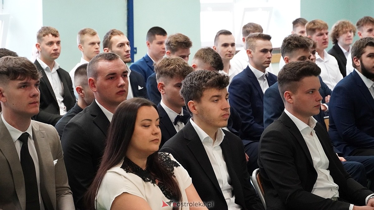 Zakończenie roku szkolnego klas maturalnych w ZSZ nr 1 w Ostrołęce [25.04.2025] - zdjęcie #8 - eOstroleka.pl