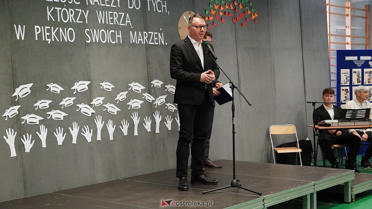 Zakończenie roku szkolnego klas maturalnych w ZSZ nr 1 w Ostrołęce [25.04.2025] - zdjęcie #72 - eOstroleka.pl