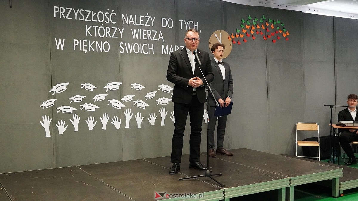 Zakończenie roku szkolnego klas maturalnych w ZSZ nr 1 w Ostrołęce [25.04.2025] - zdjęcie #68 - eOstroleka.pl