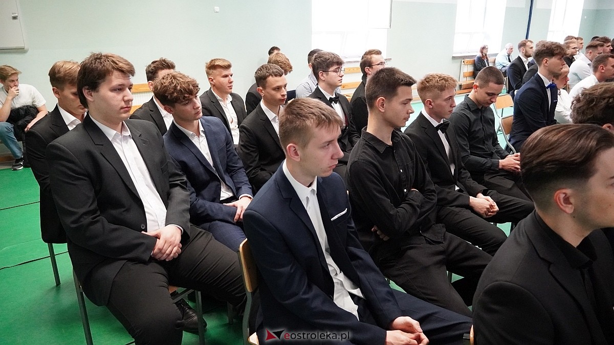 Zakończenie roku szkolnego klas maturalnych w ZSZ nr 1 w Ostrołęce [25.04.2025] - zdjęcie #56 - eOstroleka.pl