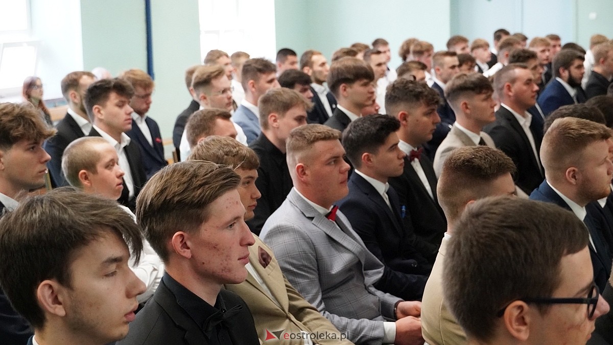Zakończenie roku szkolnego klas maturalnych w ZSZ nr 1 w Ostrołęce [25.04.2025] - zdjęcie #49 - eOstroleka.pl