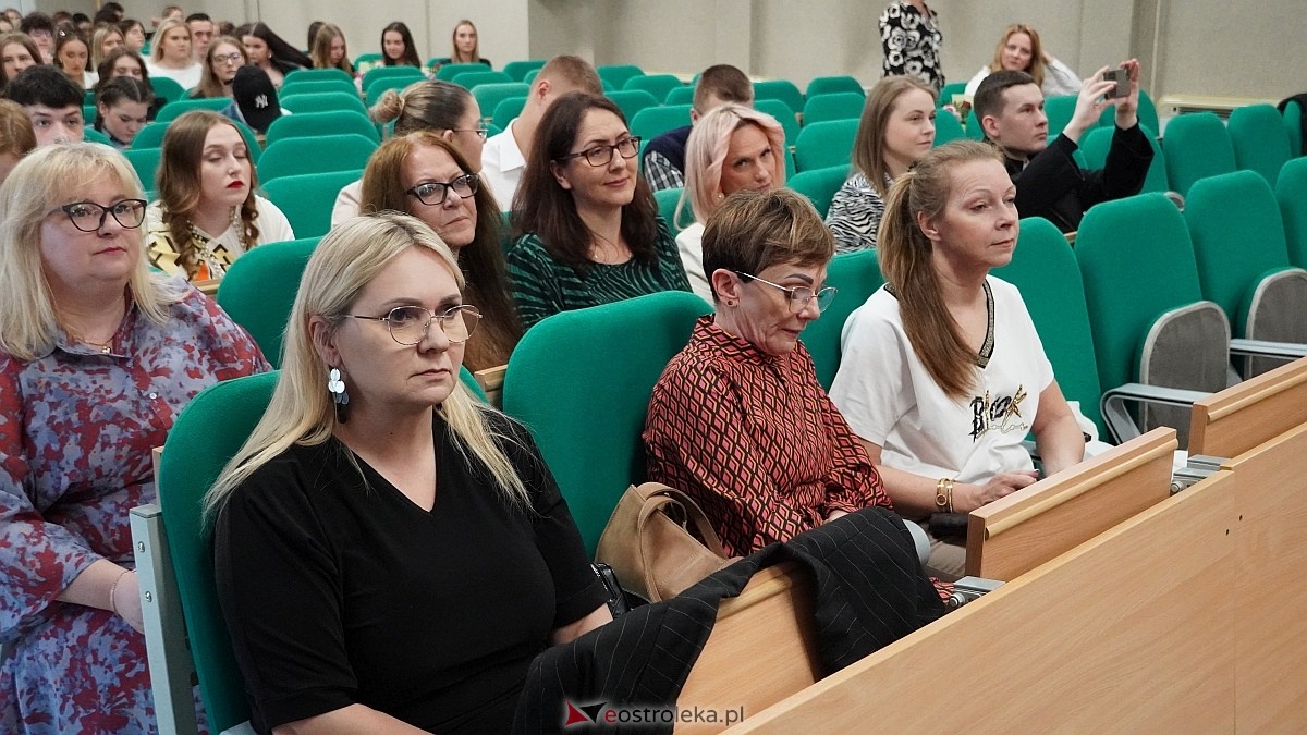 Zakończenie roku szkolnego klas maturalnych w ZSZ nr 4 [25.04.2025] - zdjęcie #124 - eOstroleka.pl