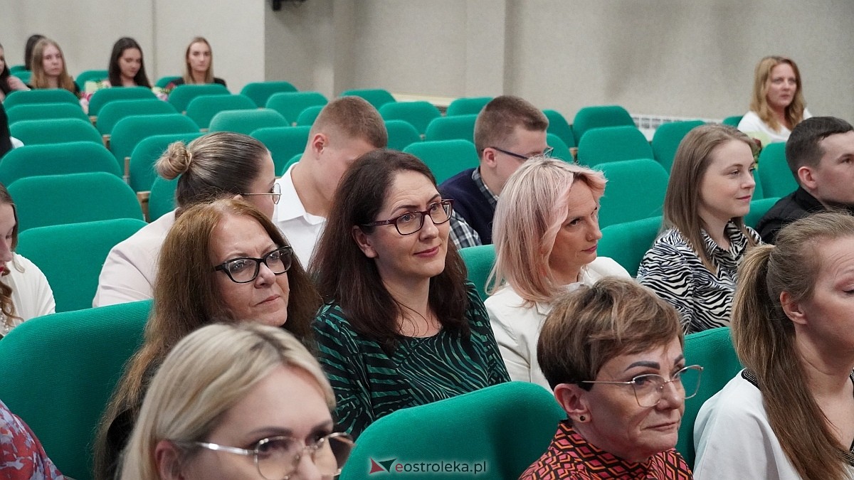 Zakończenie roku szkolnego klas maturalnych w ZSZ nr 4 [25.04.2025] - zdjęcie #123 - eOstroleka.pl