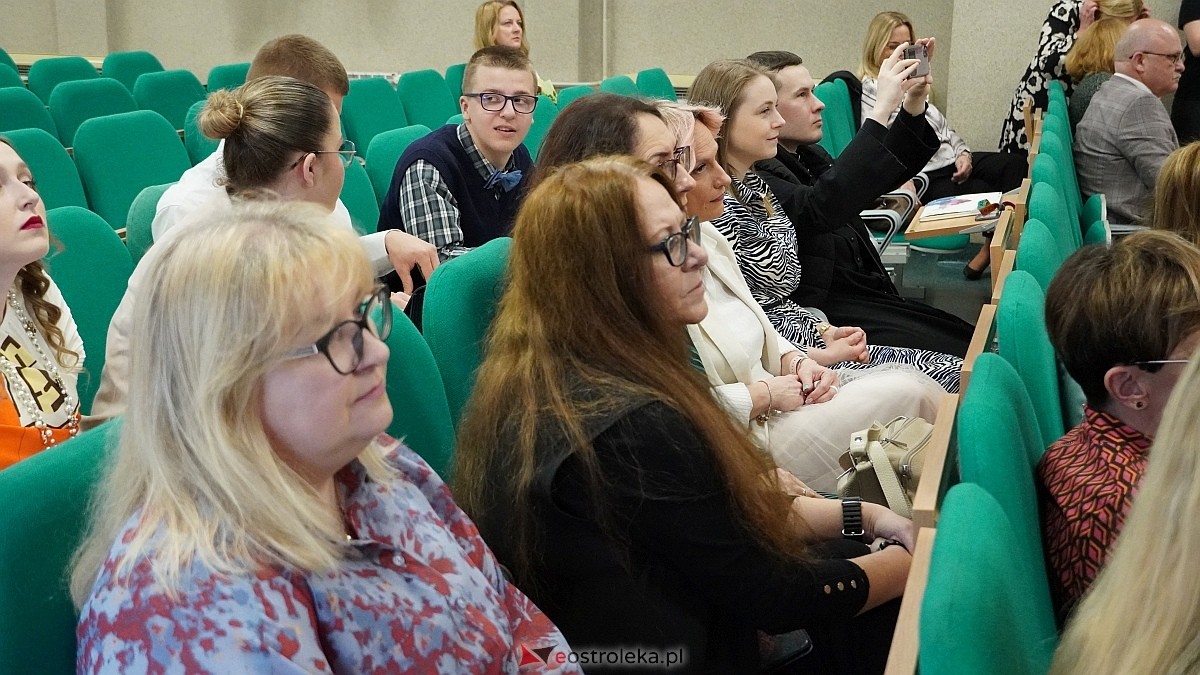 Zakończenie roku szkolnego klas maturalnych w ZSZ nr 4 [25.04.2025] - zdjęcie #122 - eOstroleka.pl