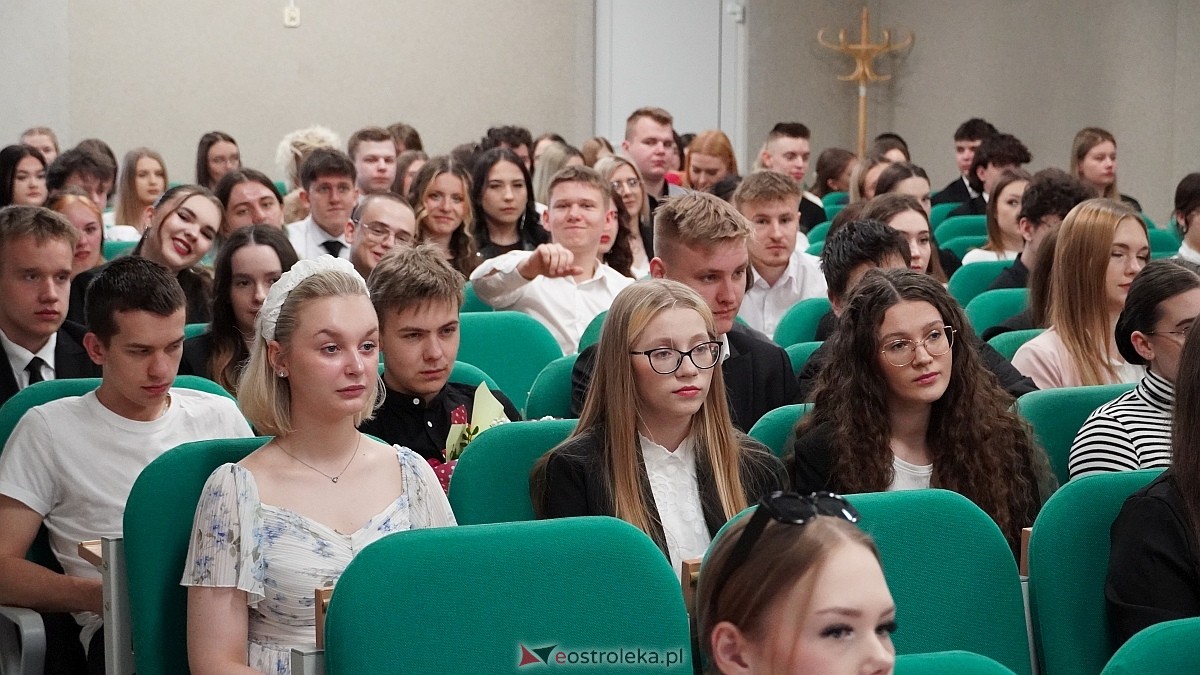 Zakończenie roku szkolnego klas maturalnych w ZSZ nr 4 [25.04.2025] - zdjęcie #119 - eOstroleka.pl