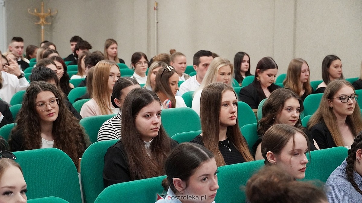 Zakończenie roku szkolnego klas maturalnych w ZSZ nr 4 [25.04.2025] - zdjęcie #118 - eOstroleka.pl