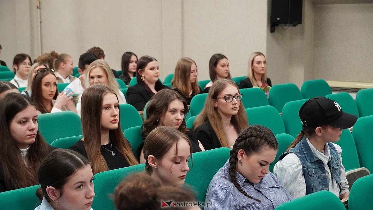 Zakończenie roku szkolnego klas maturalnych w ZSZ nr 4 [25.04.2025] - zdjęcie #117 - eOstroleka.pl
