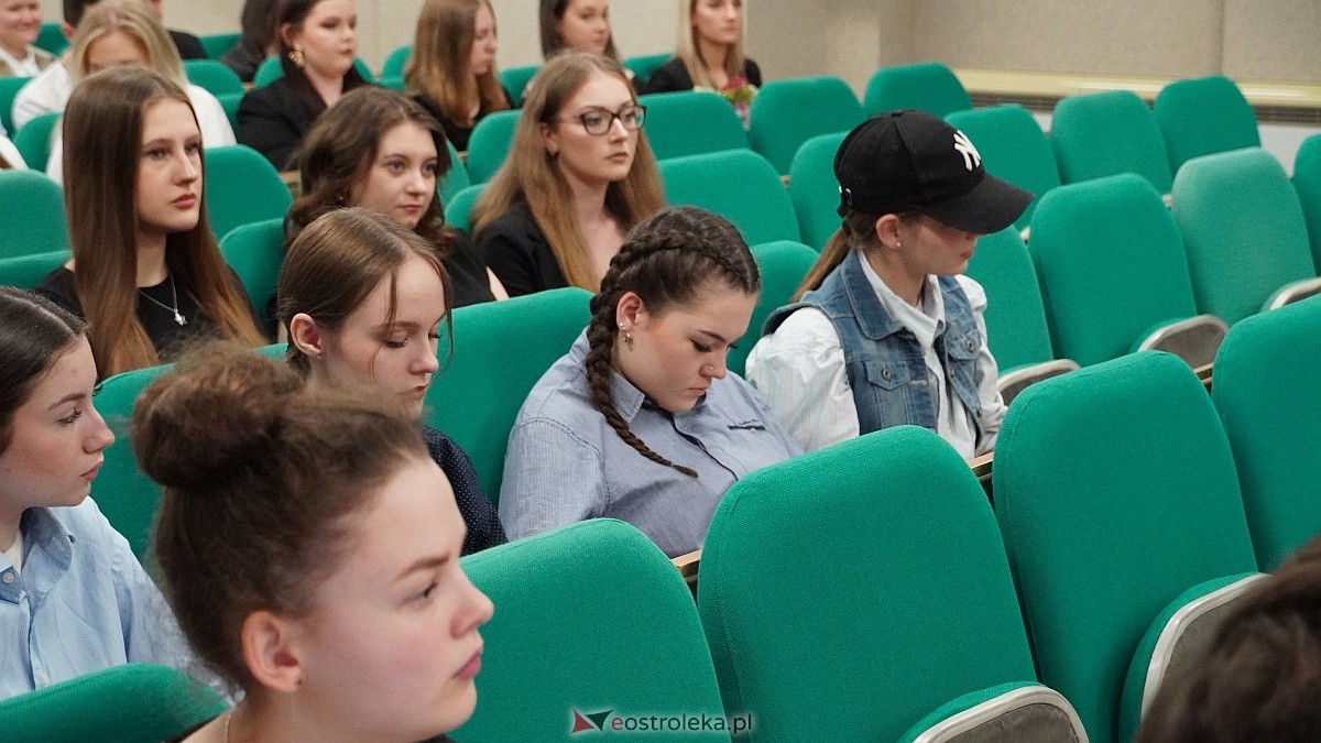 Zakończenie roku szkolnego klas maturalnych w ZSZ nr 4 [25.04.2025] - zdjęcie #116 - eOstroleka.pl
