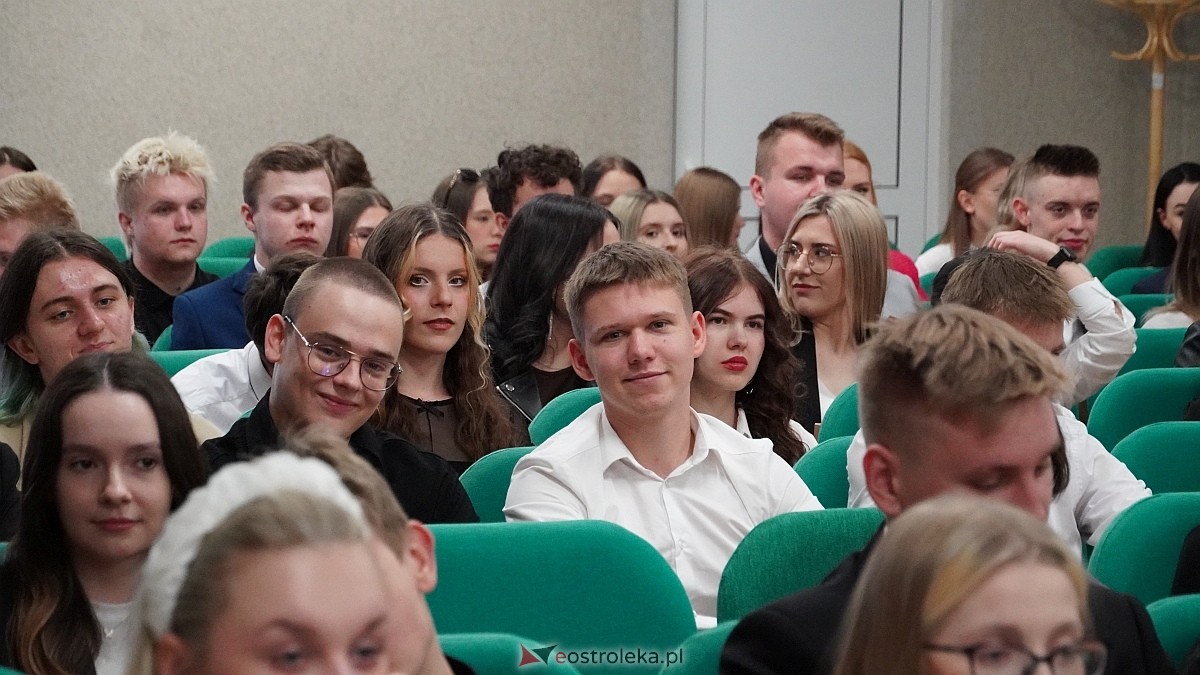 Zakończenie roku szkolnego klas maturalnych w ZSZ nr 4 [25.04.2025] - zdjęcie #114 - eOstroleka.pl