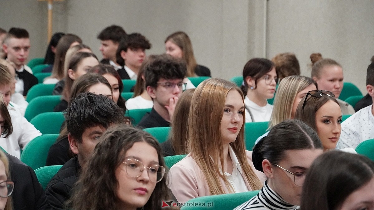 Zakończenie roku szkolnego klas maturalnych w ZSZ nr 4 [25.04.2025] - zdjęcie #113 - eOstroleka.pl