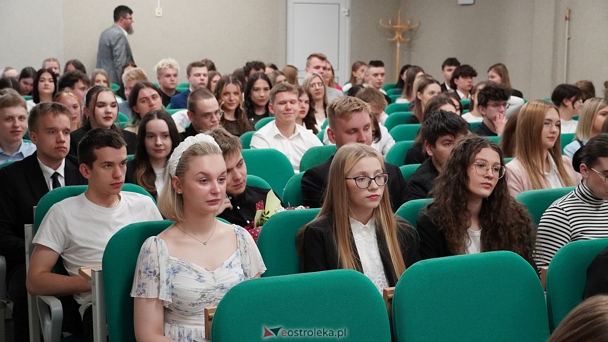 Zakończenie roku szkolnego klas maturalnych w ZSZ nr 4 [25.04.2025] - zdjęcie #112 - eOstroleka.pl