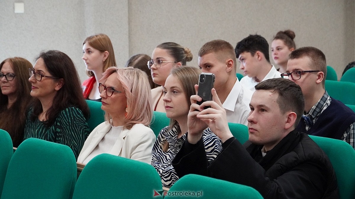 Zakończenie roku szkolnego klas maturalnych w ZSZ nr 4 [25.04.2025] - zdjęcie #103 - eOstroleka.pl
