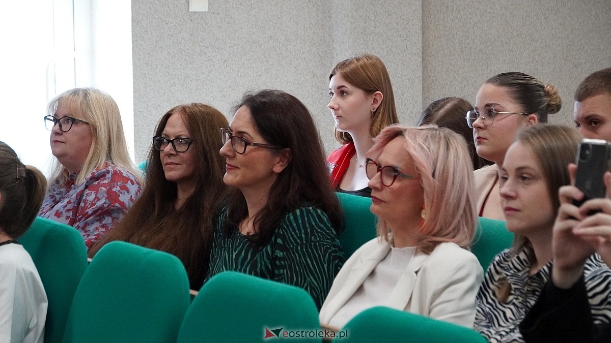 Zakończenie roku szkolnego klas maturalnych w ZSZ nr 4 [25.04.2025] - zdjęcie #101 - eOstroleka.pl