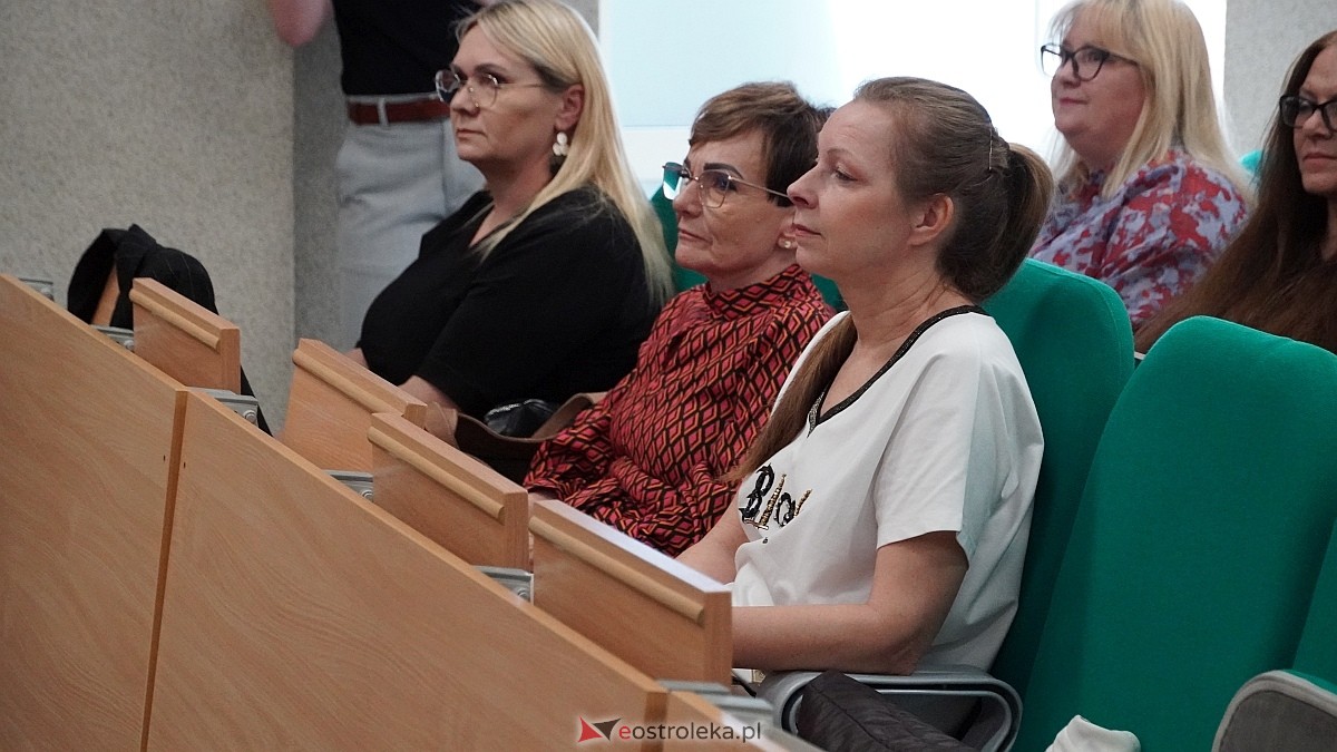 Zakończenie roku szkolnego klas maturalnych w ZSZ nr 4 [25.04.2025] - zdjęcie #99 - eOstroleka.pl