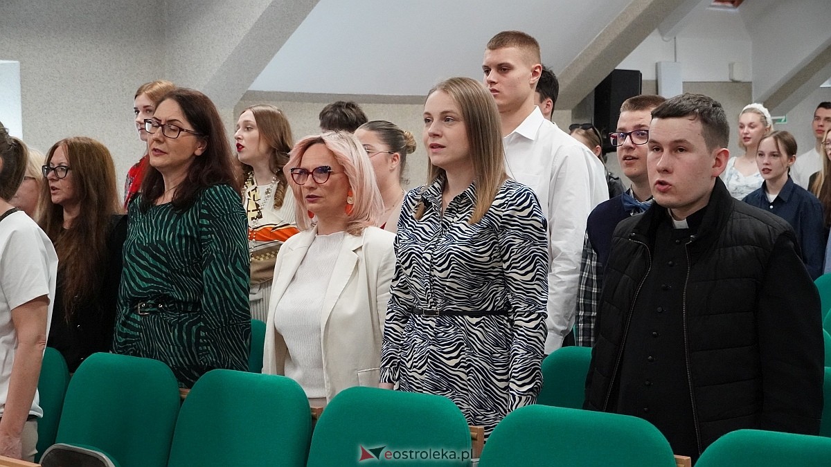 Zakończenie roku szkolnego klas maturalnych w ZSZ nr 4 [25.04.2025] - zdjęcie #87 - eOstroleka.pl