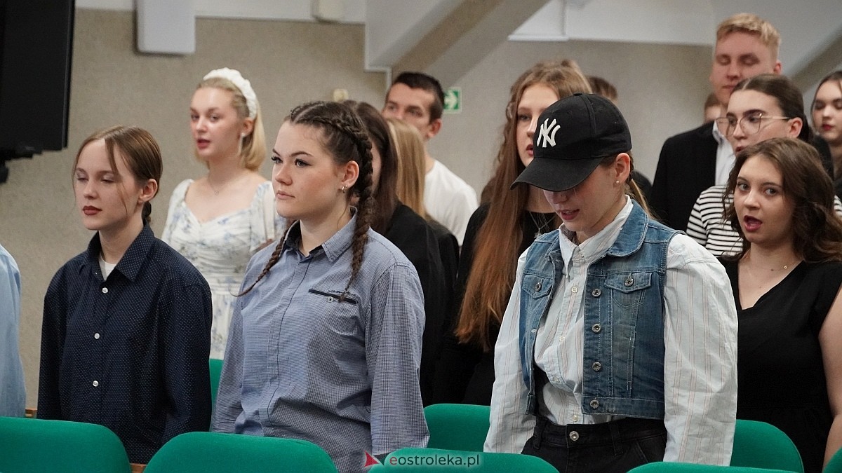 Zakończenie roku szkolnego klas maturalnych w ZSZ nr 4 [25.04.2025] - zdjęcie #81 - eOstroleka.pl