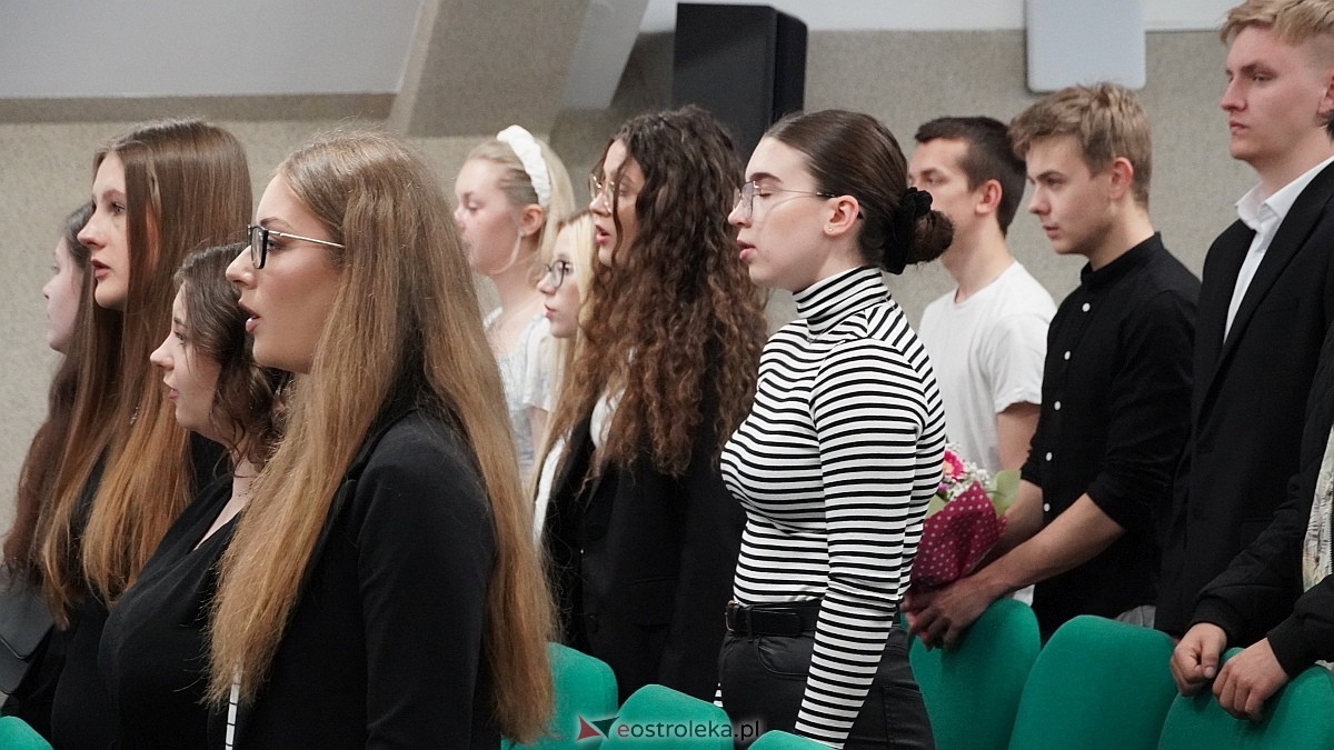 Zakończenie roku szkolnego klas maturalnych w ZSZ nr 4 [25.04.2025] - zdjęcie #70 - eOstroleka.pl