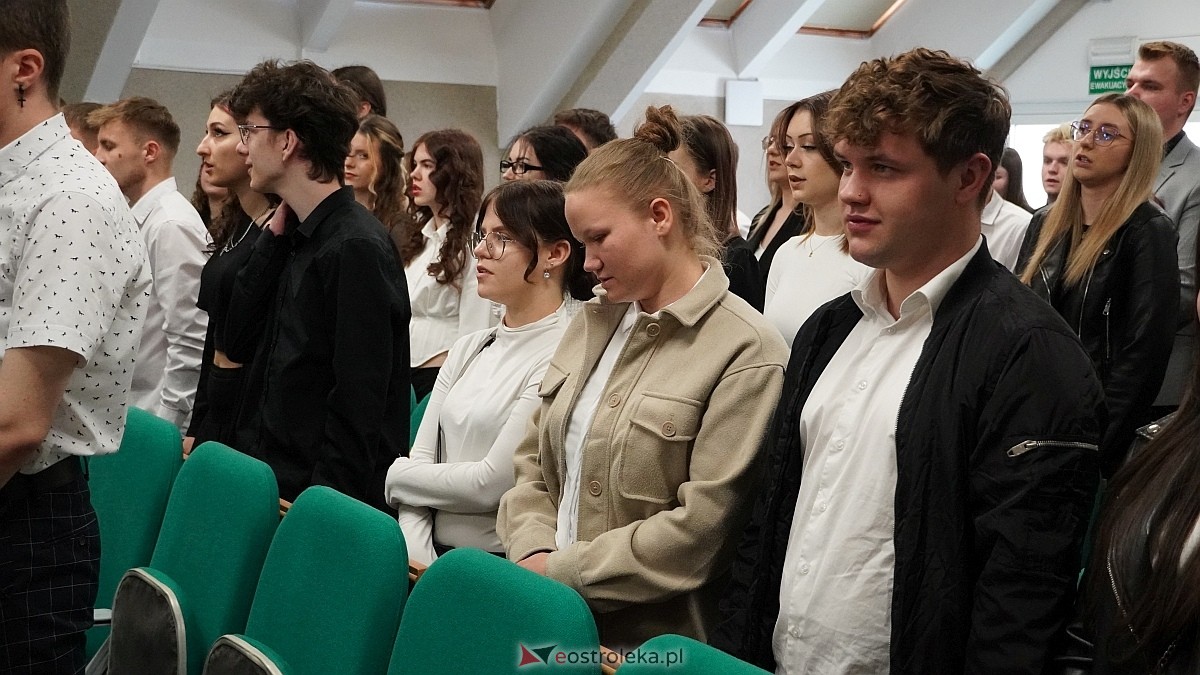 Zakończenie roku szkolnego klas maturalnych w ZSZ nr 4 [25.04.2025] - zdjęcie #64 - eOstroleka.pl