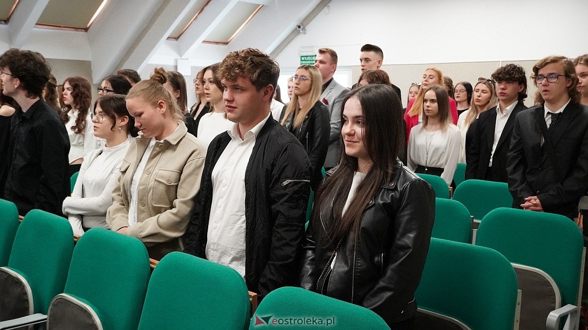 Zakończenie roku szkolnego klas maturalnych w ZSZ nr 4 [25.04.2025] - zdjęcie #61 - eOstroleka.pl