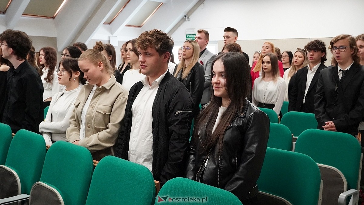 Zakończenie roku szkolnego klas maturalnych w ZSZ nr 4 [25.04.2025] - zdjęcie #58 - eOstroleka.pl