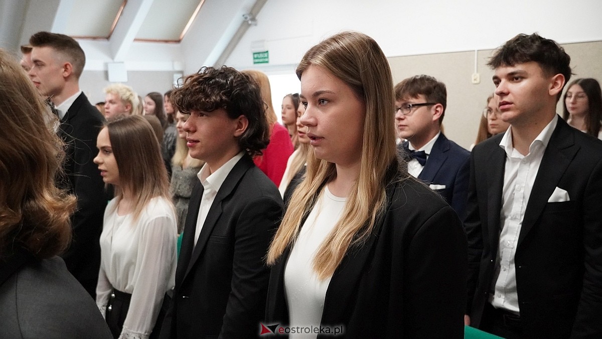 Zakończenie roku szkolnego klas maturalnych w ZSZ nr 4 [25.04.2025] - zdjęcie #37 - eOstroleka.pl