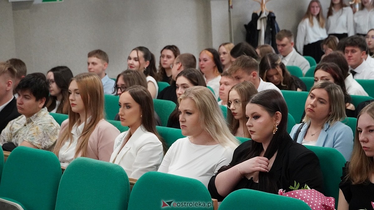 Zakończenie roku szkolnego klas maturalnych w ZSZ nr 4 [25.04.2025] - zdjęcie #63 - eOstroleka.pl