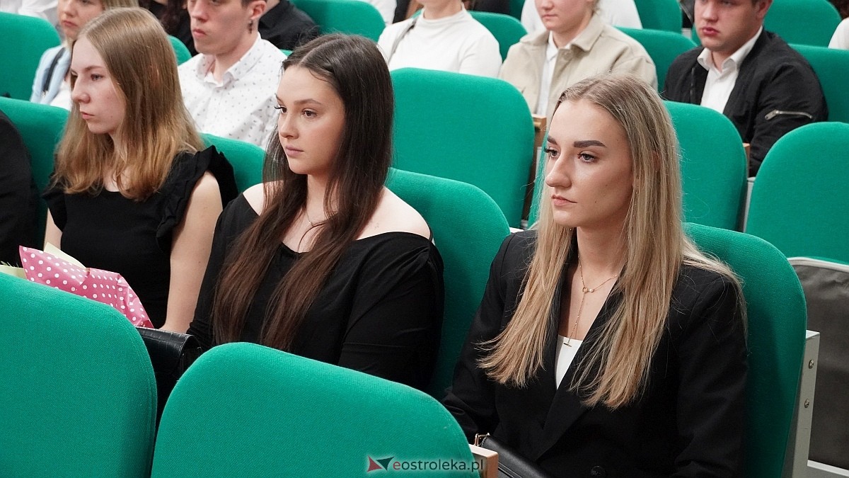 Zakończenie roku szkolnego klas maturalnych w ZSZ nr 4 [25.04.2025] - zdjęcie #57 - eOstroleka.pl