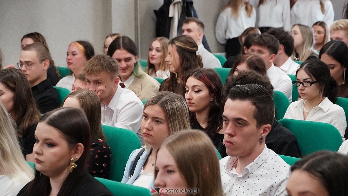 Zakończenie roku szkolnego klas maturalnych w ZSZ nr 4 [25.04.2025] - zdjęcie #48 - eOstroleka.pl