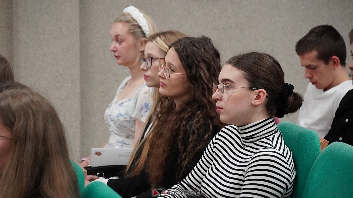 Zakończenie roku szkolnego klas maturalnych w ZSZ nr 4 [25.04.2025] - zdjęcie #42 - eOstroleka.pl