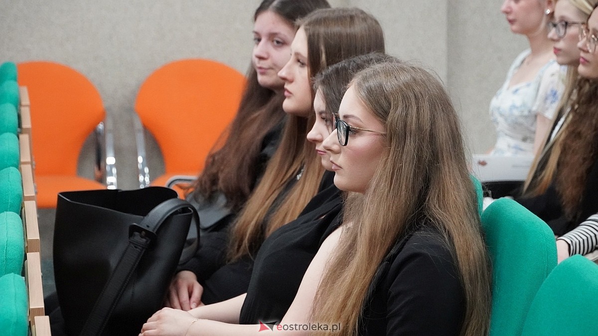 Zakończenie roku szkolnego klas maturalnych w ZSZ nr 4 [25.04.2025] - zdjęcie #39 - eOstroleka.pl