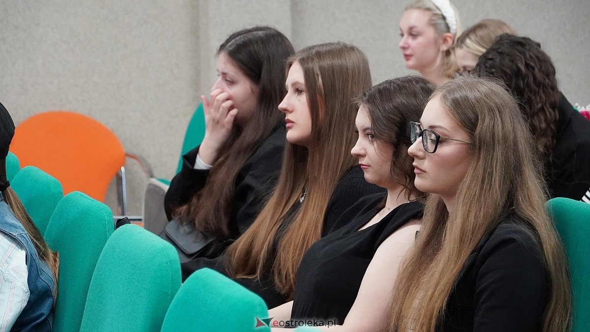 Zakończenie roku szkolnego klas maturalnych w ZSZ nr 4 [25.04.2025] - zdjęcie #24 - eOstroleka.pl