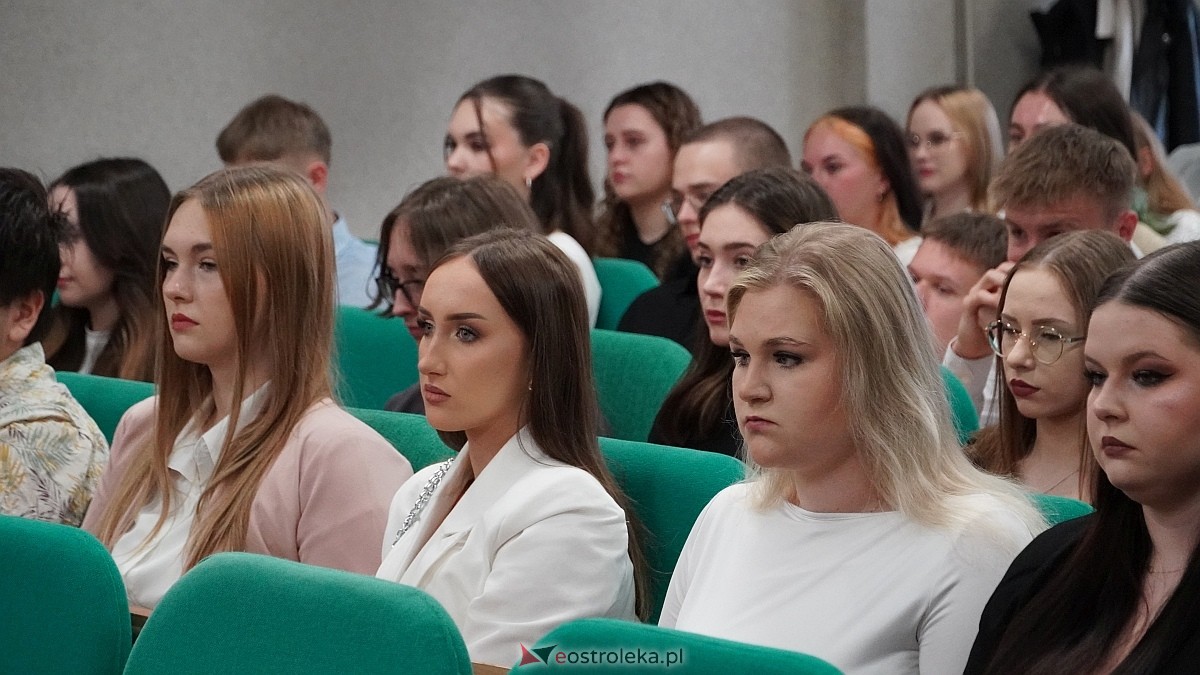 Zakończenie roku szkolnego klas maturalnych w ZSZ nr 4 [25.04.2025] - zdjęcie #21 - eOstroleka.pl