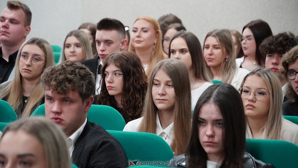 Zakończenie roku szkolnego klas maturalnych w ZSZ nr 4 [25.04.2025] - zdjęcie #15 - eOstroleka.pl