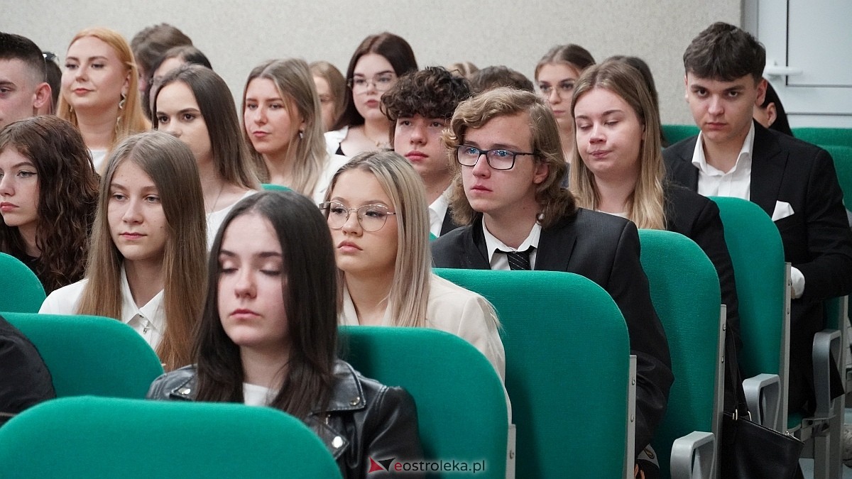 Zakończenie roku szkolnego klas maturalnych w ZSZ nr 4 [25.04.2025] - zdjęcie #13 - eOstroleka.pl