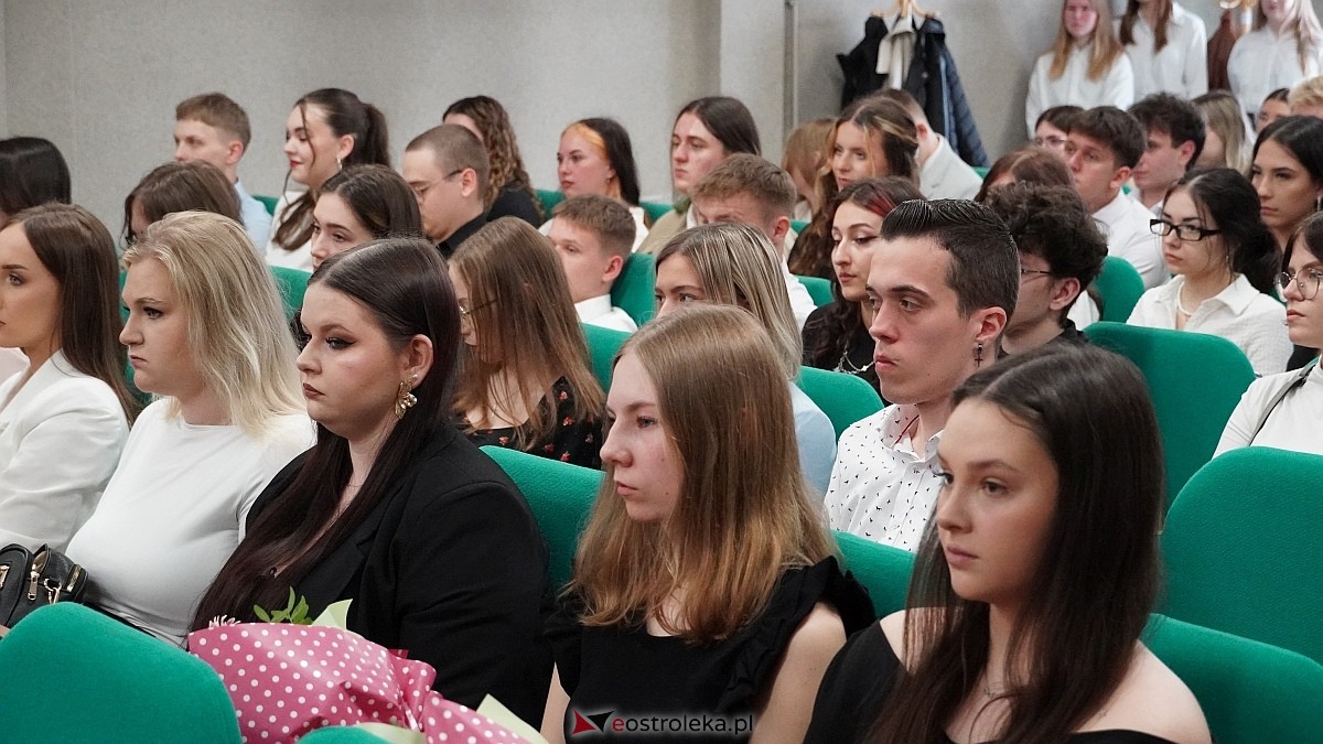 Zakończenie roku szkolnego klas maturalnych w ZSZ nr 4 [25.04.2025] - zdjęcie #9 - eOstroleka.pl