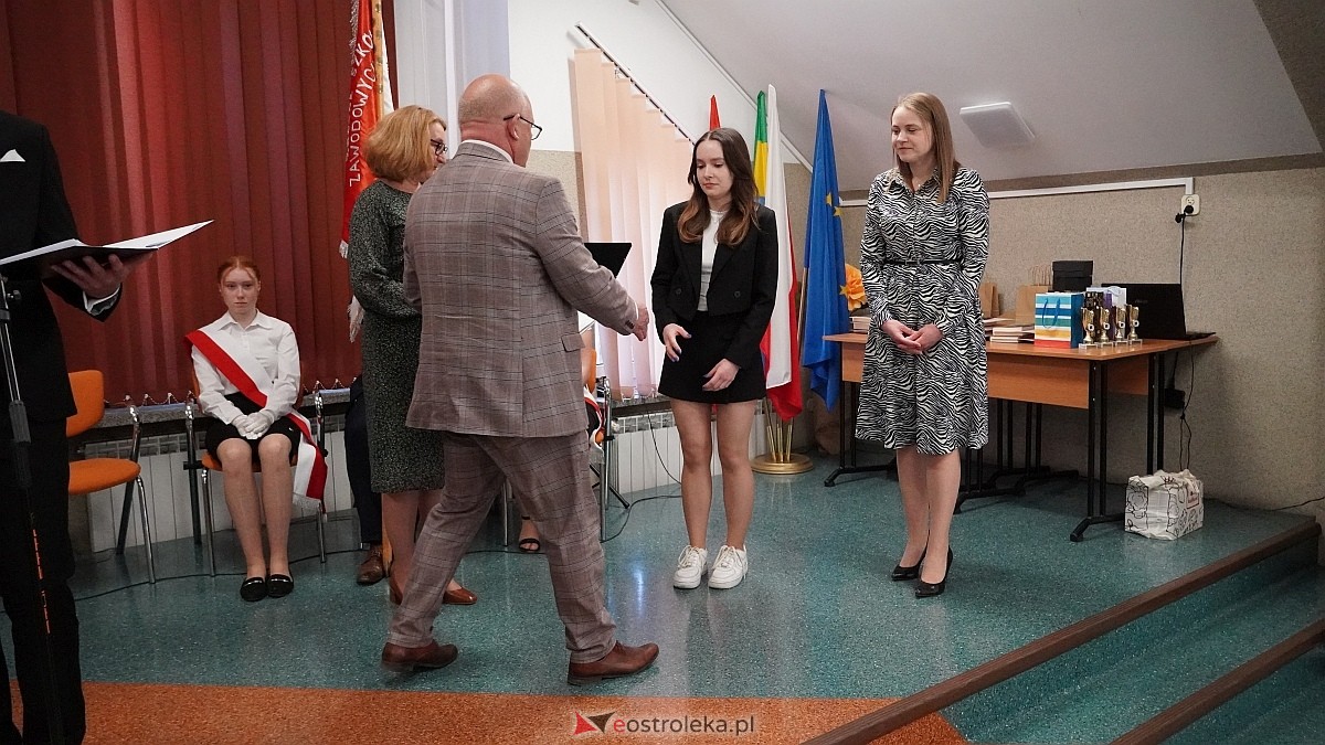Zakończenie roku szkolnego klas maturalnych w ZSZ nr 4 [25.04.2025] - zdjęcie #4 - eOstroleka.pl