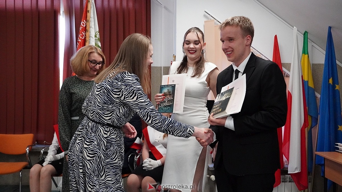 Zakończenie roku szkolnego klas maturalnych w ZSZ nr 4 [25.04.2025] - zdjęcie #100 - eOstroleka.pl