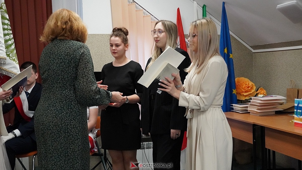 Zakończenie roku szkolnego klas maturalnych w ZSZ nr 4 [25.04.2025] - zdjęcie #92 - eOstroleka.pl
