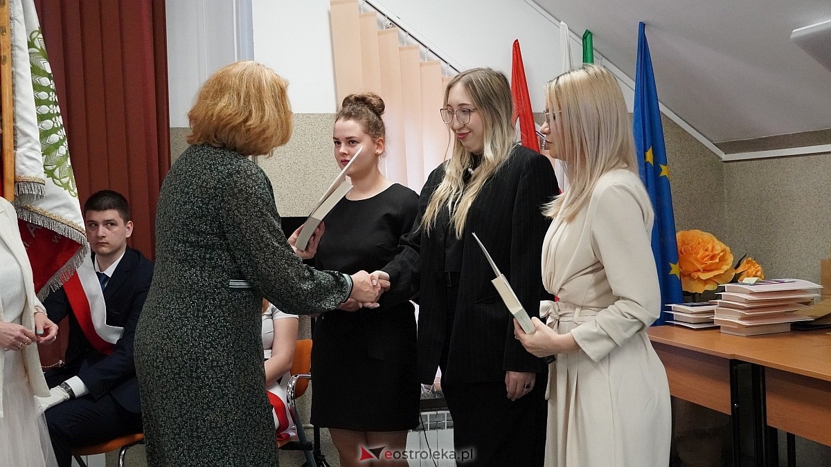 Zakończenie roku szkolnego klas maturalnych w ZSZ nr 4 [25.04.2025] - zdjęcie #90 - eOstroleka.pl