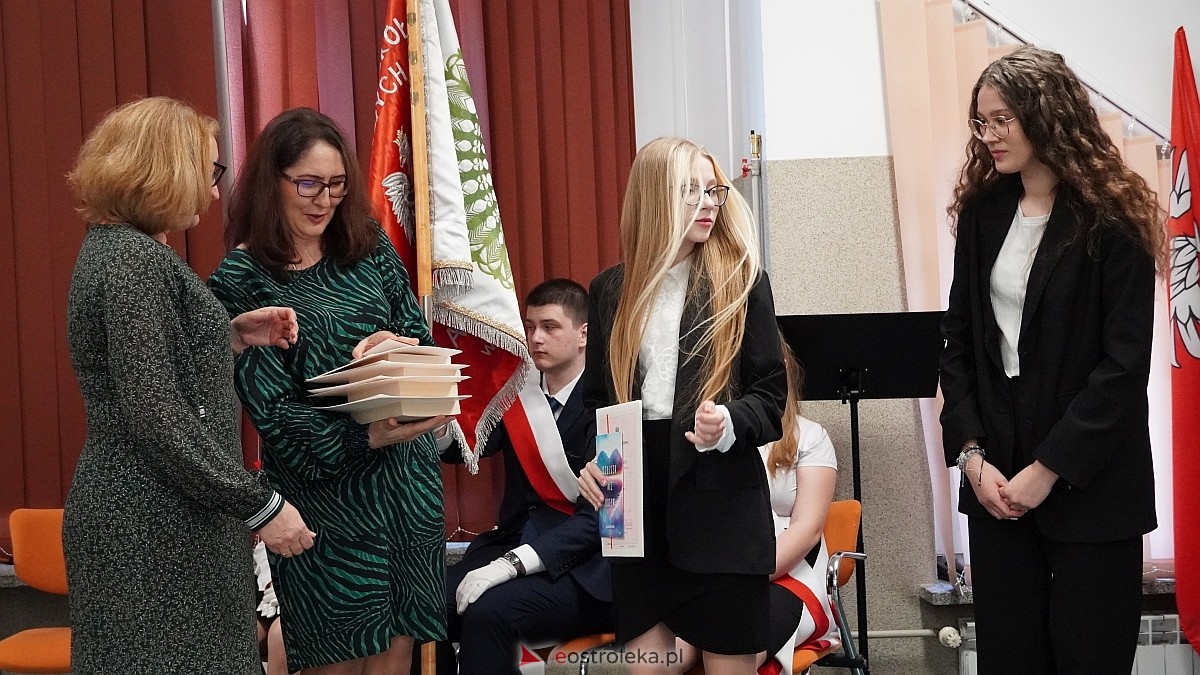 Zakończenie roku szkolnego klas maturalnych w ZSZ nr 4 [25.04.2025] - zdjęcie #74 - eOstroleka.pl