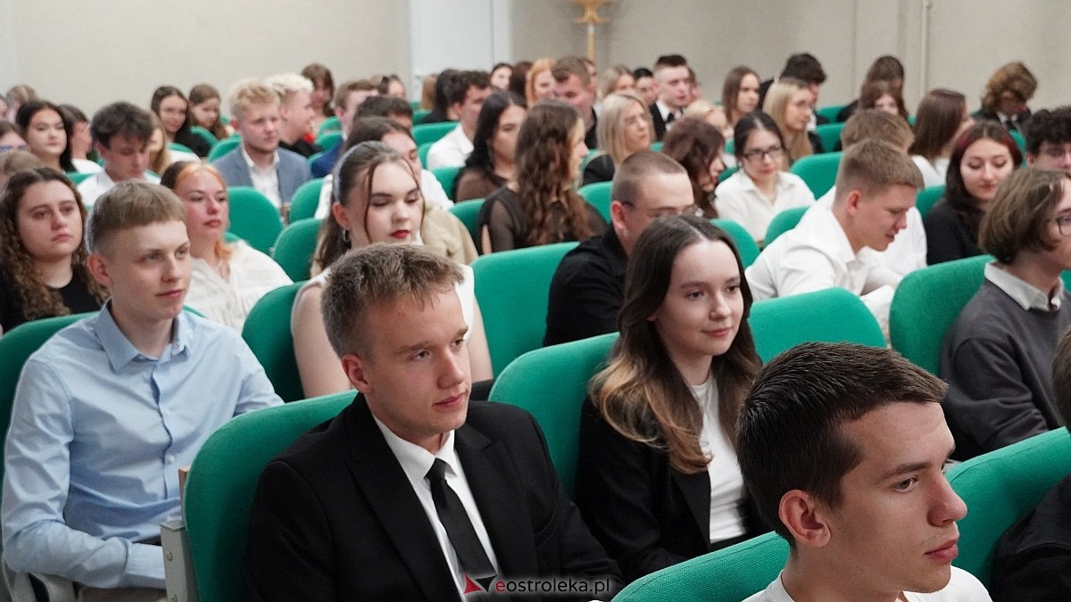 Zakończenie roku szkolnego klas maturalnych w ZSZ nr 4 [25.04.2025] - zdjęcie #50 - eOstroleka.pl